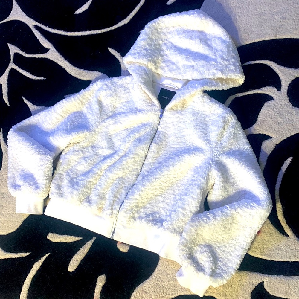 White Fuax Fur jacket from forever 21 size small with polyester linings